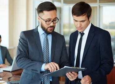 Provides expertise on legal matters and compliance. - 开云